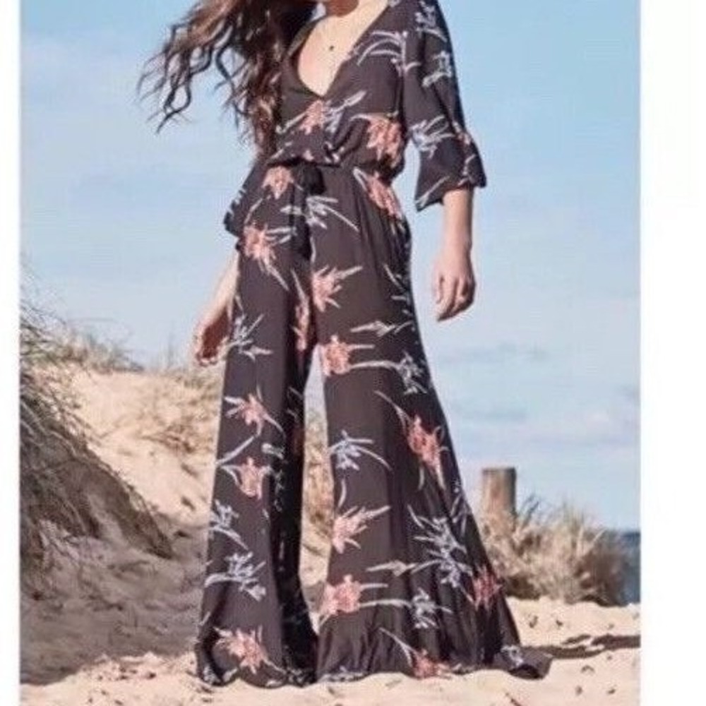Janse Jumpsuit Women Size M Black Floral Wide Leg Bell Sleeve Wrap V-Neck Boho‎